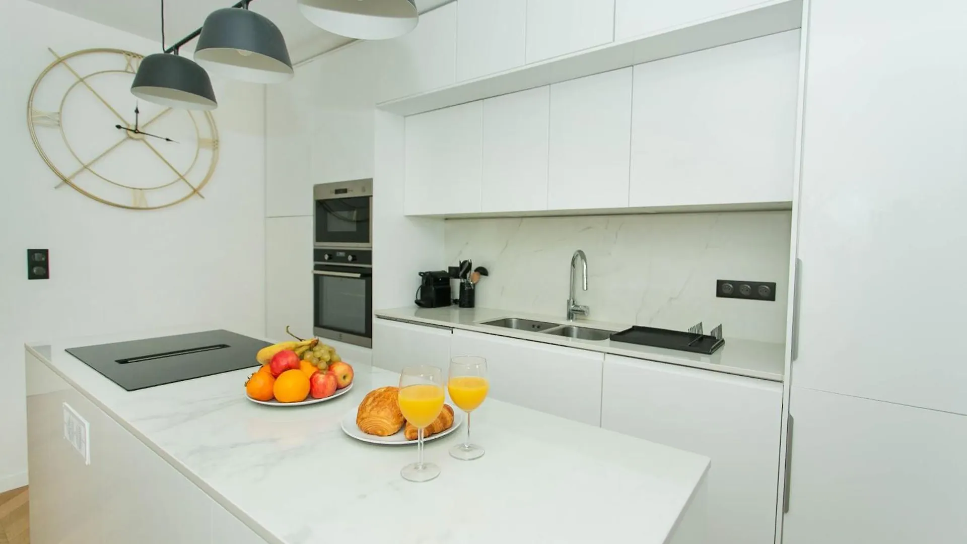 Bnbnova - Haussmann - 2Br Near Champs-Elysees Paris Apartment